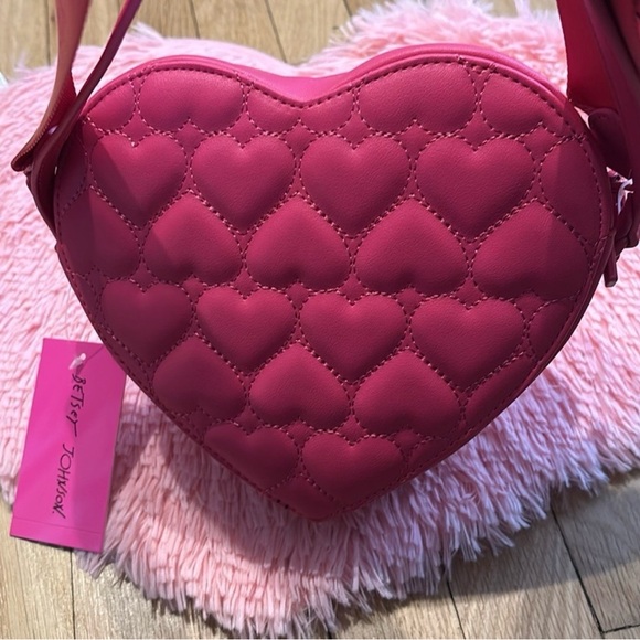 Betsey Johnson Pink Heart Crossbody 🩷 - Picture 3 of 7